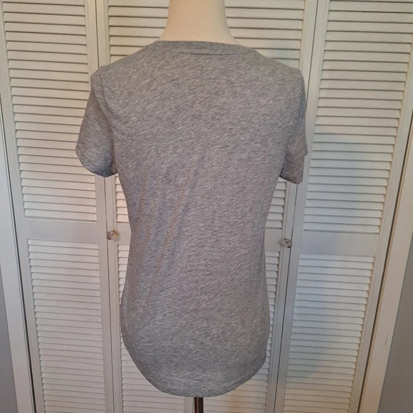 Nike Women's Gray V-Neck Dri fit T-Shirt Small *D3 - Picture 2 of 6